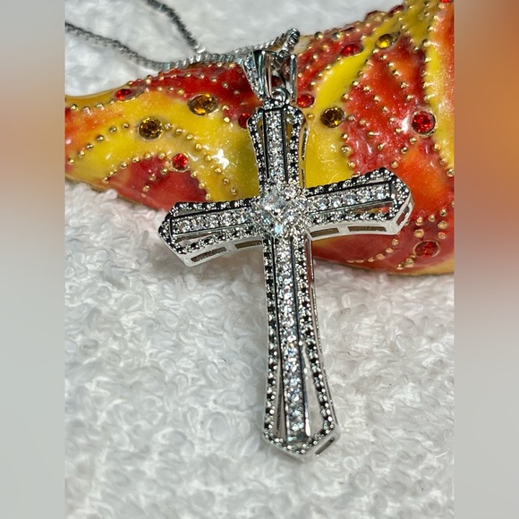 Beautiful rhinestone cross with chain -NEW - Picture 9 of 13